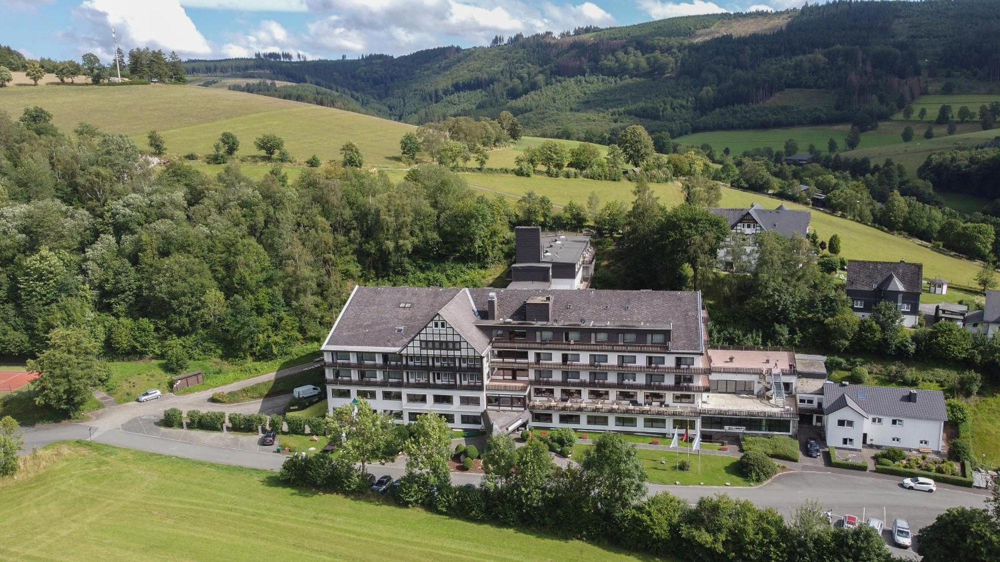 Sauerland Alpin Hotel Шмалленберг Экстерьер фото