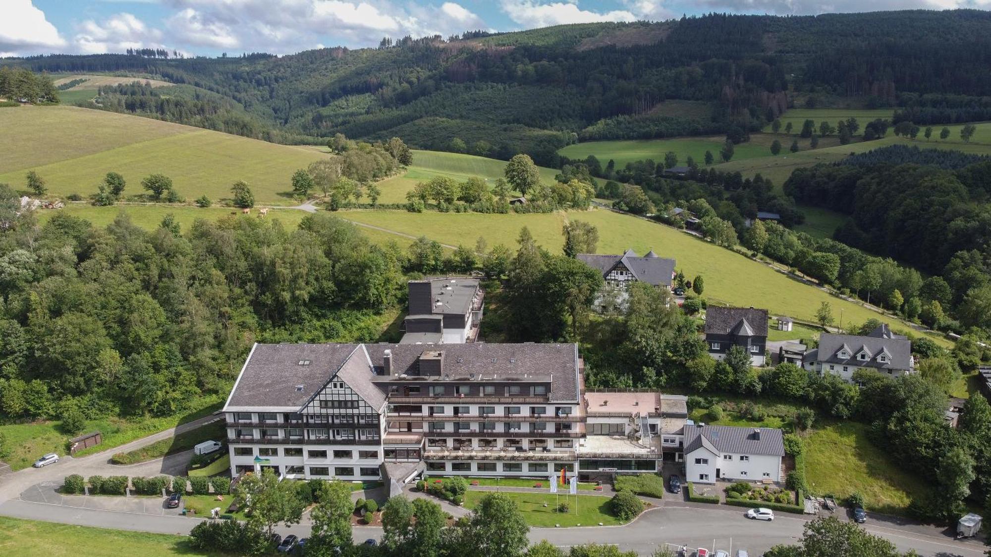 Sauerland Alpin Hotel Шмалленберг Экстерьер фото