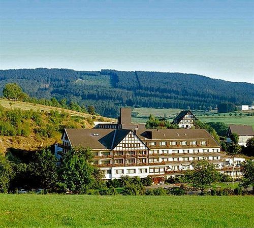 Sauerland Alpin Hotel Шмалленберг Экстерьер фото